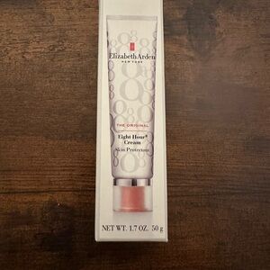 Elizabeth Arden 8 hour cream ( never opened never used )